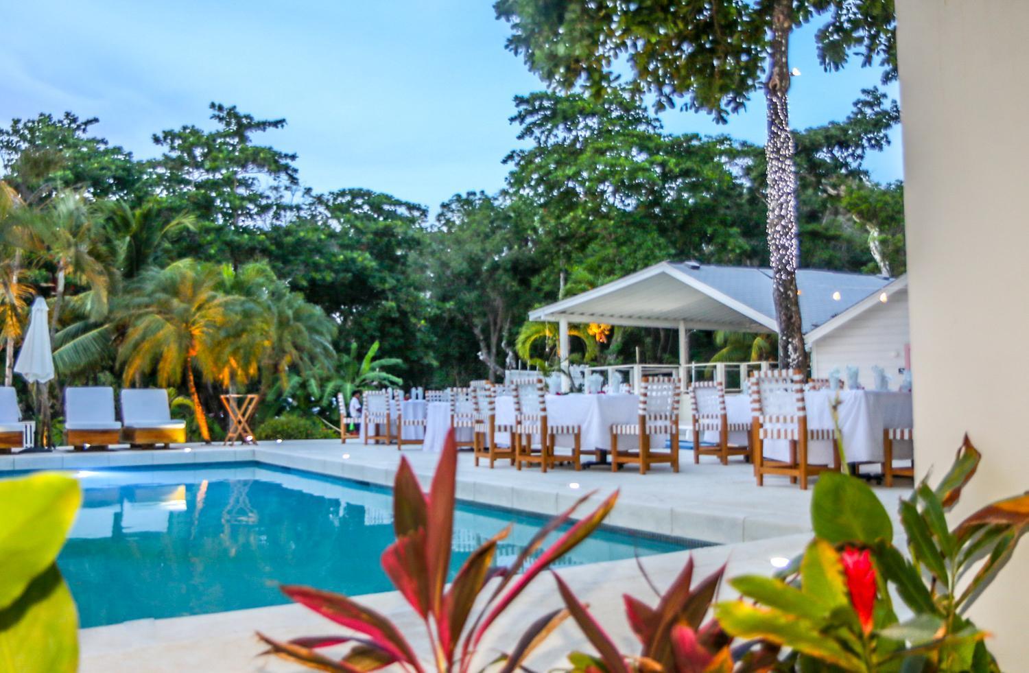 Luna Beach Luxury Boutique Beach Front Resort Jobs Bight Экстерьер фото